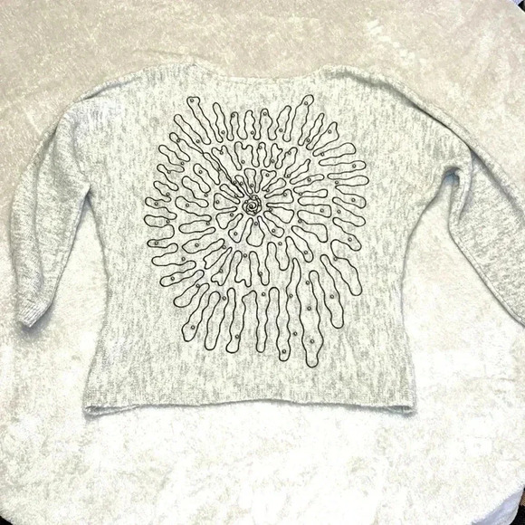Reserved Soft Sweater with Front Design Size Small - Picture 3 of 10